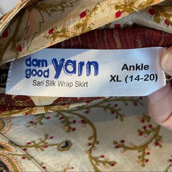 Elegant Floral Print Maxi Skirt - Picture 2 of 5